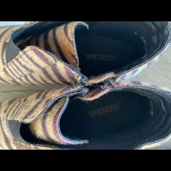Soda Womens Leopard Zebra Pattern Zipper Wedge Sneakers Size 7.5. EUC! - Picture 7 of 8
